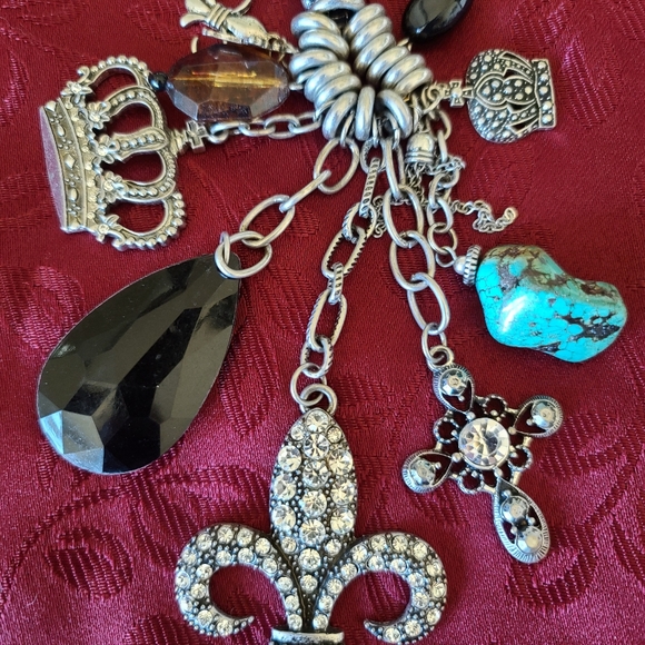 Beautiful Chunky Necklace - Picture 2 of 2